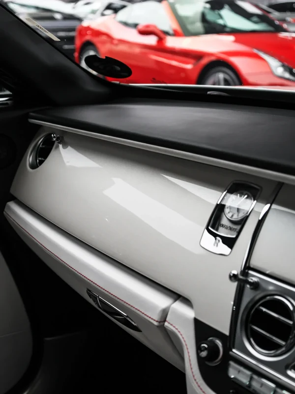 2016 Rolls-Royce Wraith, photograph 12